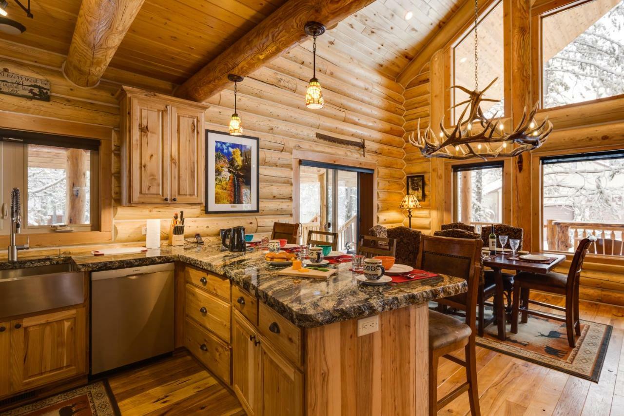 Lumberjack Lodge By Kabino Hot Tub Fire Pit Satellite Wifi Grill Large Porch آيلاند بارك المظهر الخارجي الصورة